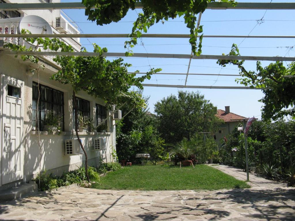 Guest House Rusalka Byala  Exterior photo
